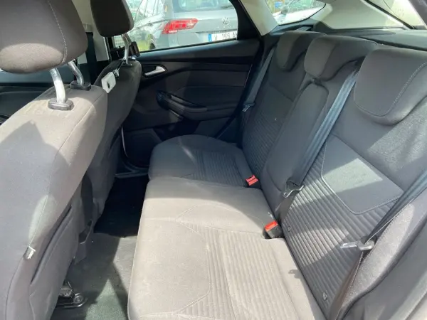 Ford FOCUS 1.6 TDCI 115 TREND - Photo 4