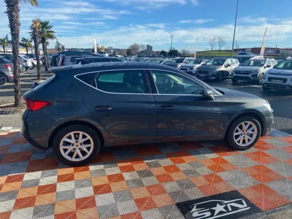 Seat LEON 1.5 TSI 115 DSG7 STYLE 25 ème ANNIVERSAIRE Caméra - Photo 4