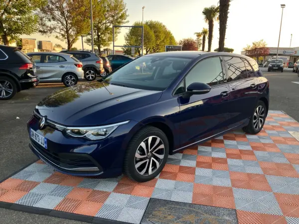 Volkswagen GOLF VIII 1.0 e-TSI 110 DSG ACTIVE GPS LEDS Cockpit Digital - Photo 2